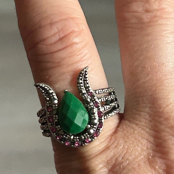 4/$50 Elegant Green and Pink Gemstone Ring size 9 💚 - Picture 5 of 7